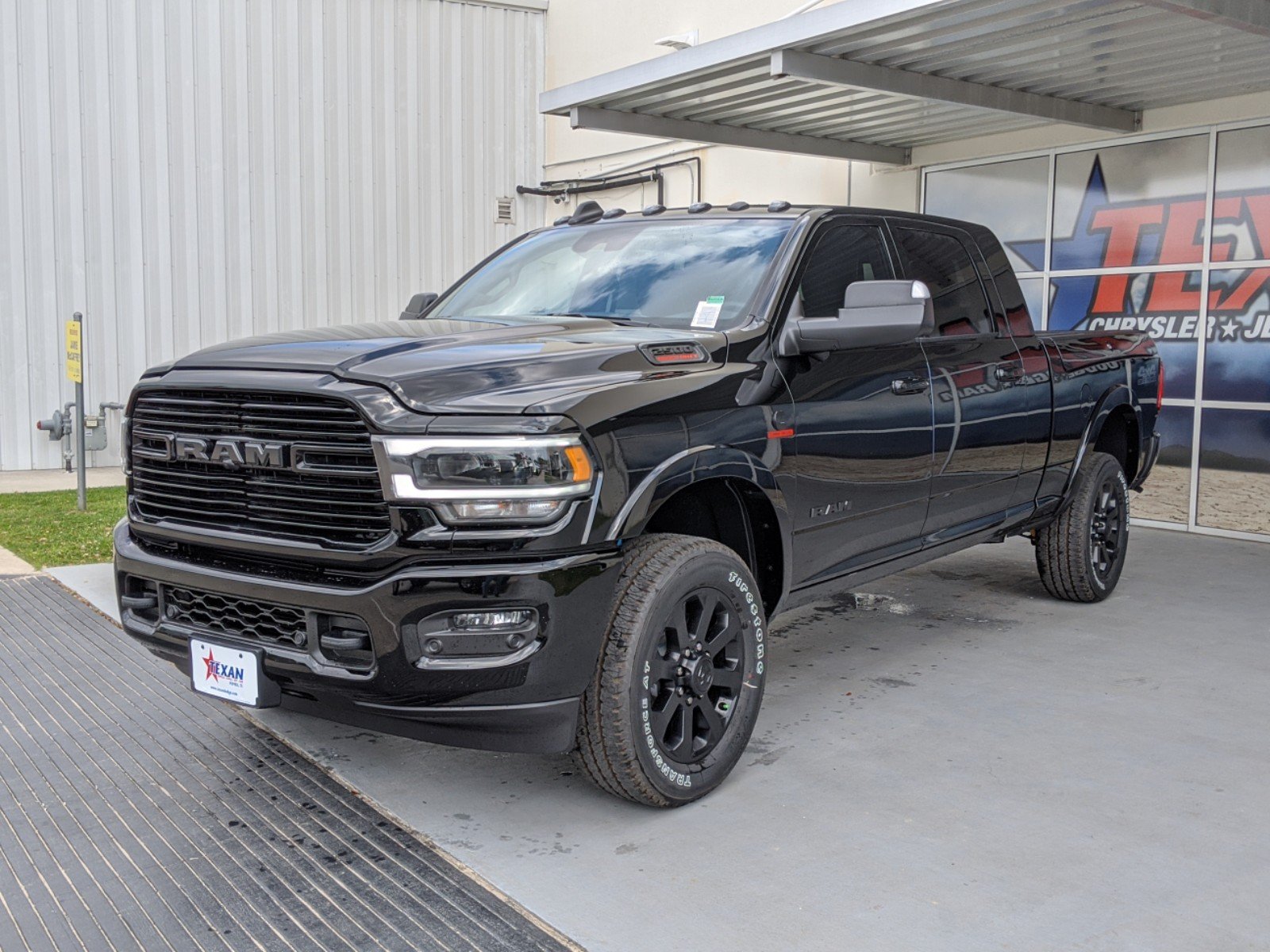 New 2020 RAM 2500 Laramie Mega Cab in Humble #LG150026 | Texan Chrysler ...